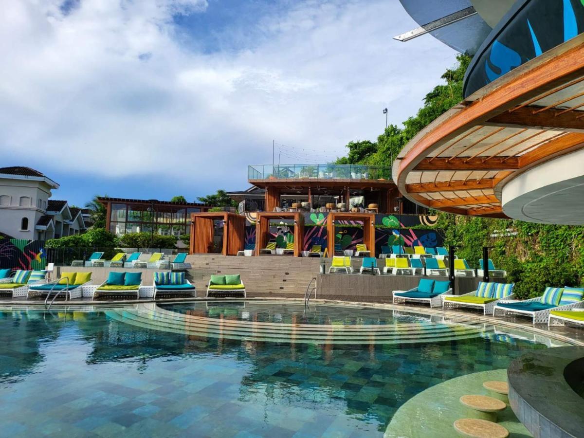 Fairways And Bluewater Boracay Resort