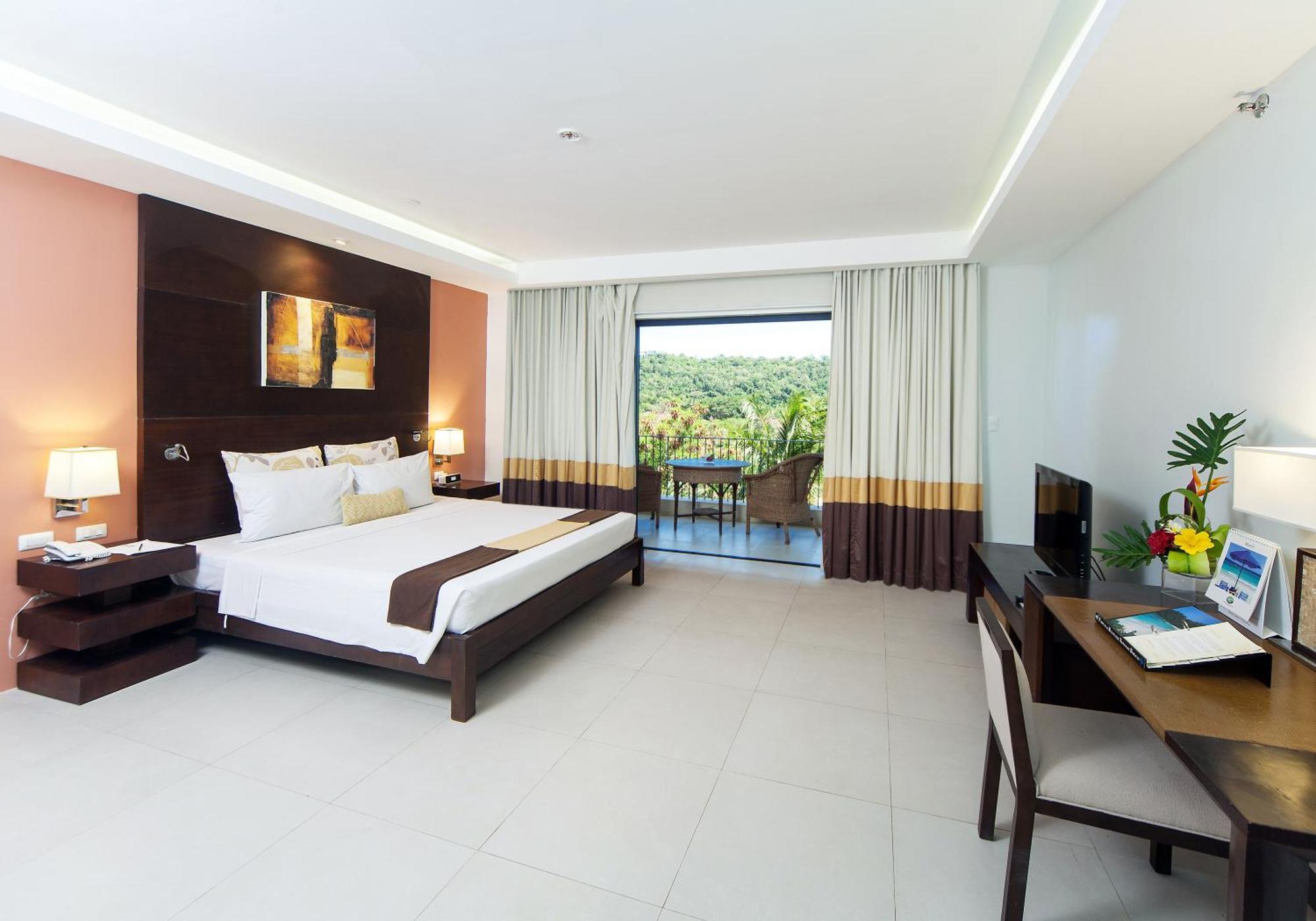 Fairways And Bluewater Boracay Resort 4*