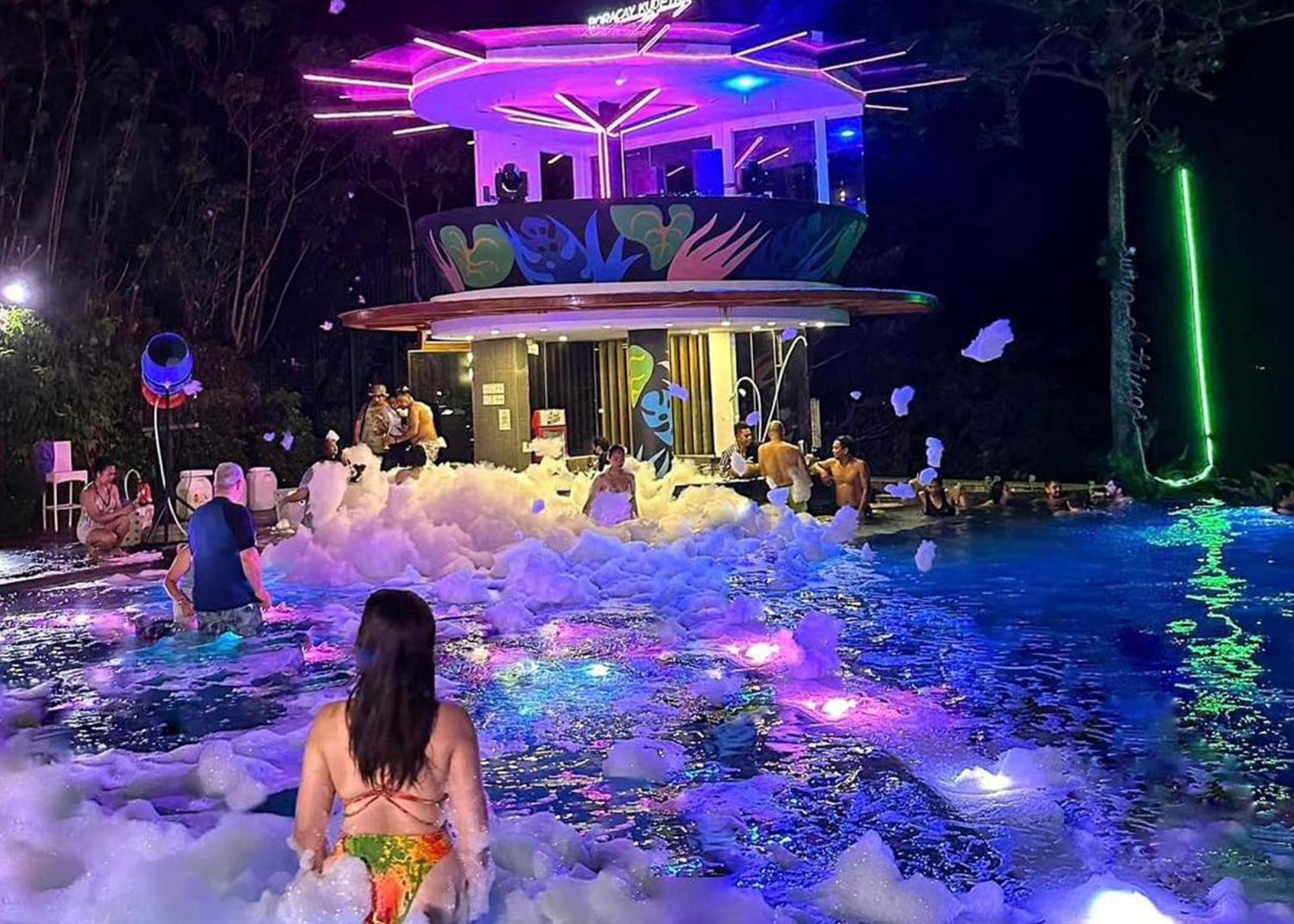 Fairways And Bluewater Boracay Resort 4*